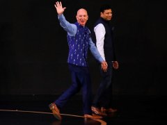 <b>大只500app杰夫·贝佐斯在抗议和政府对亚马逊的调</b>